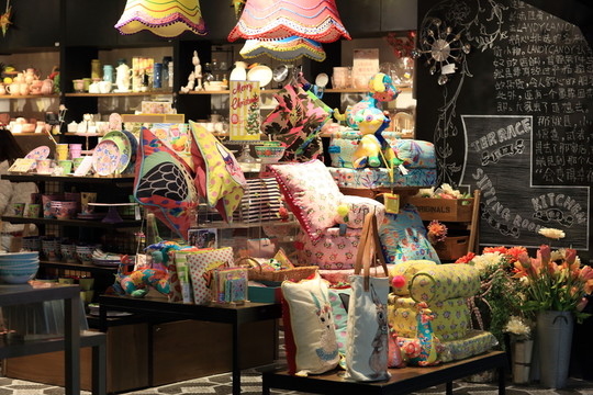 温馨礼品，点亮家园——礼品店家居用品精选指南